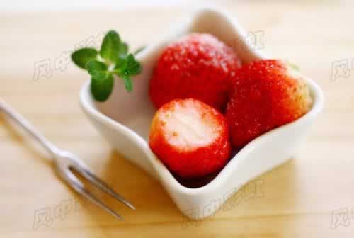 冻草莓的做法(提前三个月做纯天然冰淇淋)