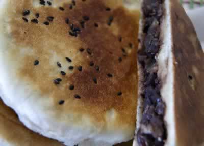 电饼铛花生糖馅饼和豆沙馅饼的做法