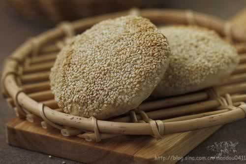 ���ֱ�����������������Ĺ�ľ��䴫ͳС�ԣ�