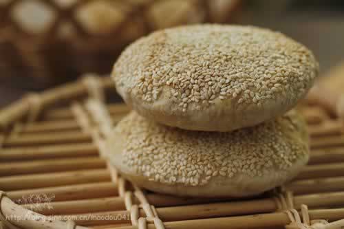 ���ֱ�����������������Ĺ�ľ��䴫ͳС�ԣ�