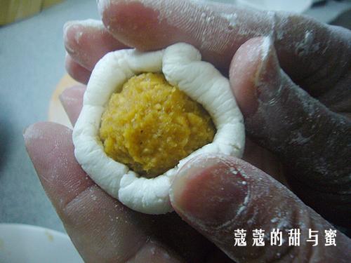 姜汁金沙汤圆的做法(元宵菜谱-将发财进行到底)