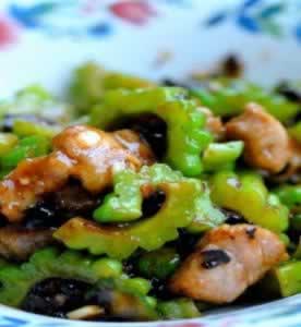 苦瓜生炒小排骨的做法图解 怎么做苦瓜生炒小排骨的做法