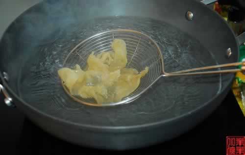 花胶燉鲜奶的做法(甜品)