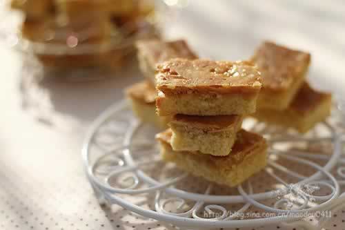 杏仁焦糖酥饼的做法(零食-酥香醉人的下午茶小点)