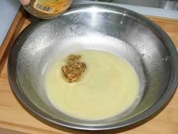 ���ѻƹ�ɫ��������