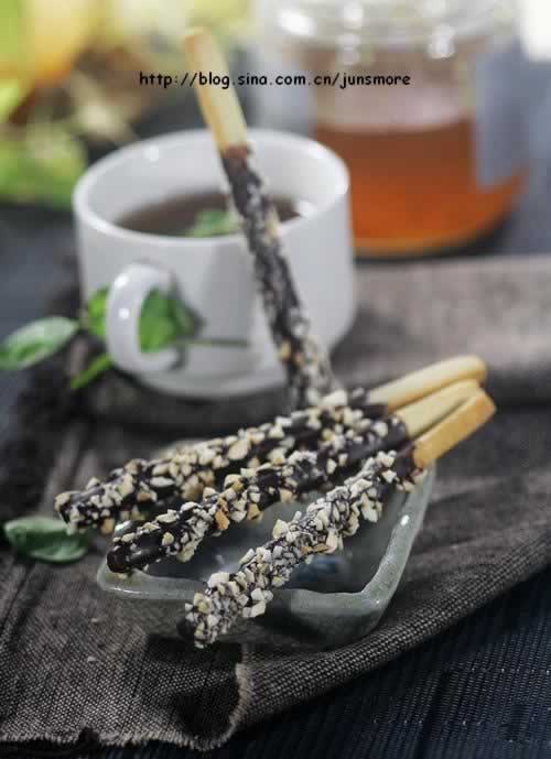 巧克力随心饼干棒的做法(简单休闲小零食)