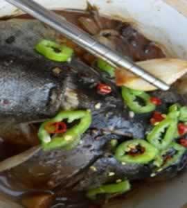 香辣鱼头煲的做法图解 怎么做香辣鱼头煲的做法