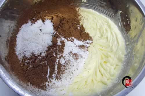 巧克力酸奶蛋糕的做法(早餐菜谱)