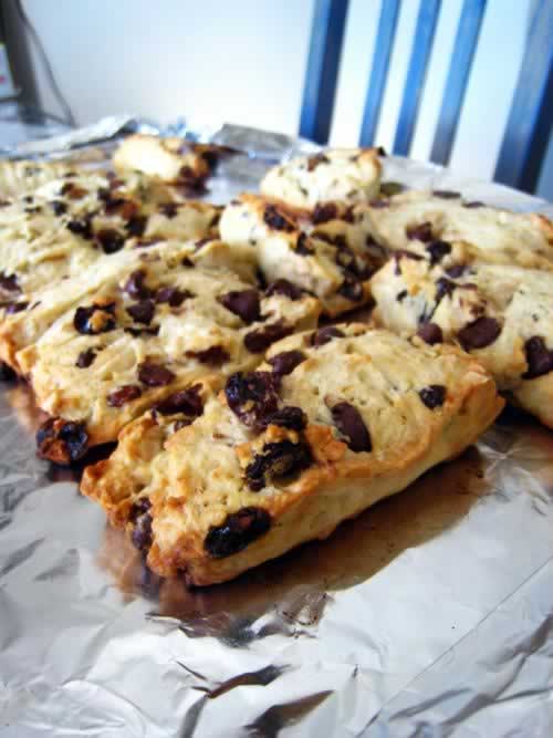 杏仁葡萄干巧克力黄油曲奇的做法(早餐菜谱)