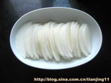 核桃仁冰糖蒸梨的做法(甜品-秋季润肺)
