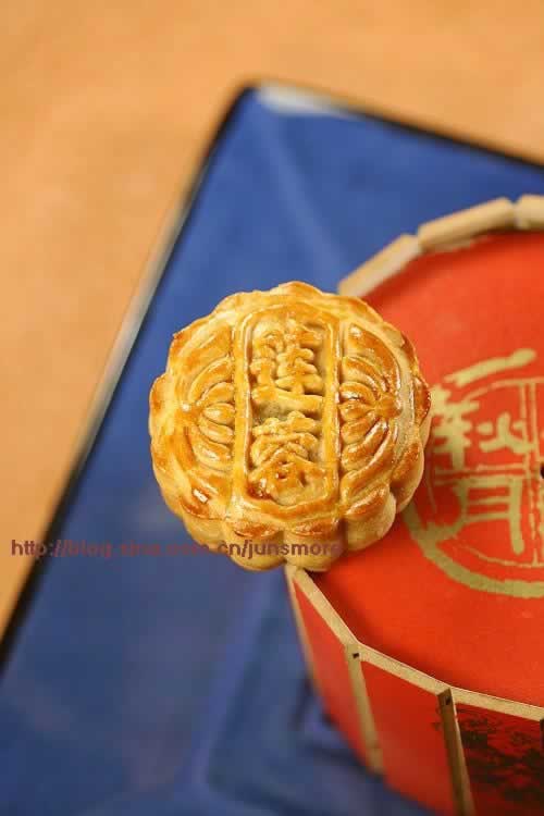 莲蓉蛋黄月饼的做法(中秋月饼)