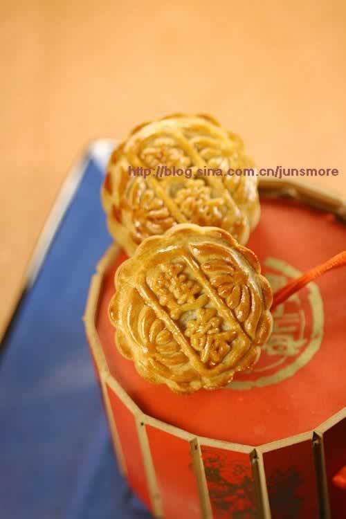 莲蓉蛋黄月饼的做法(中秋月饼)