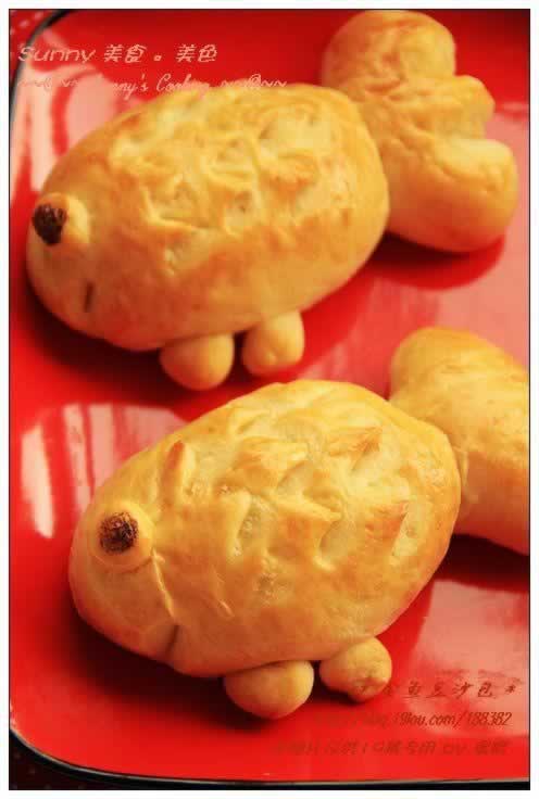 金鱼豆沙面包的做法(早餐菜谱)
