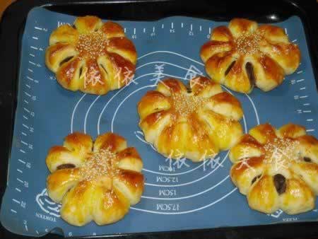 经典豆沙面包的做法(早餐菜谱-中种法)