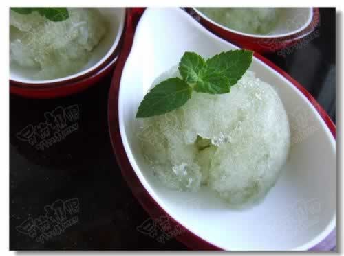 炼乳薄荷沙冰的做法(自制冷饮)