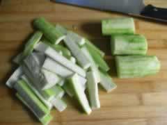 丝瓜炒毛豆的做法(素菜菜谱)