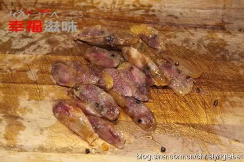 腊味煲仔饭的做法(川味香肠版菜谱)