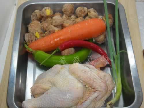 飘香栗子鸡煲的做法(补肾健脾菜谱)