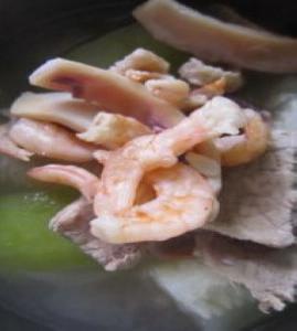 节瓜鱿鱼虾干汤_节瓜鱿鱼虾干汤的做法_节瓜鱿鱼虾干汤怎么做的做法