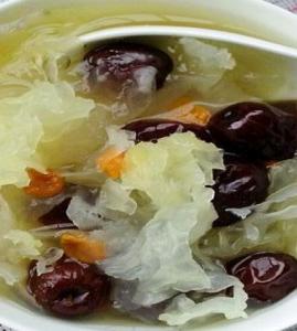 银耳雪梨糖水_银耳雪梨糖水的做法_银耳雪梨糖水怎么做的做法