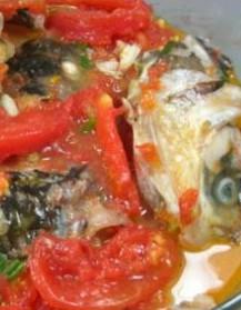 番茄烧鱼头_番茄烧鱼头的做法_番茄烧鱼头怎么做的做法