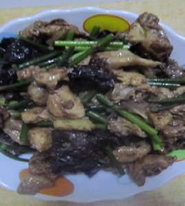 苗香木耳鸡_苗香木耳鸡的做法_苗香木耳鸡怎么做的做法