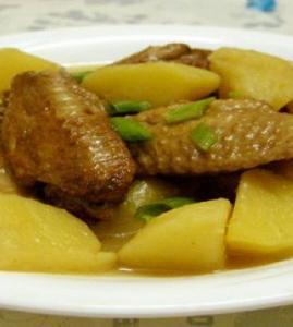 土豆炖鸡翅_土豆炖鸡翅的做法_土豆炖鸡翅怎么做的做法