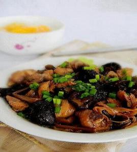 金针香菇蒸鸡腿_金针香菇蒸鸡腿的做法_金针香菇蒸鸡腿怎么做的做法