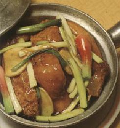 姜葱鱼腩煲_姜葱鱼腩煲的做法_姜葱鱼腩煲怎么做图解的做法