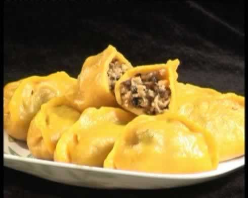 酿黑豆腐和南瓜蒸饺的做法(早餐菜谱)