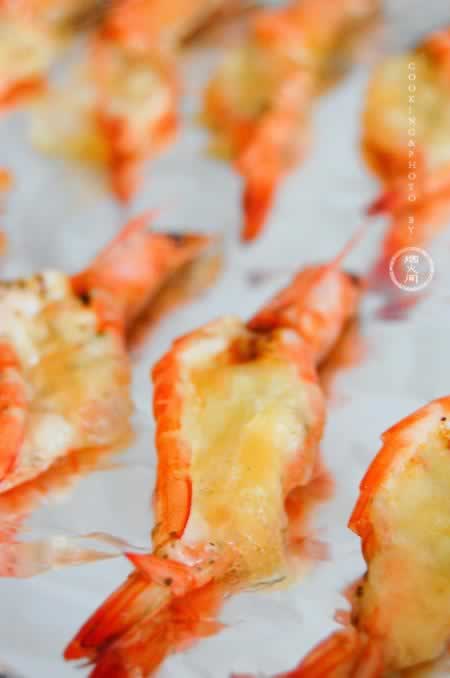 奶酪烤虾的做法(海鲜宴客菜菜谱)