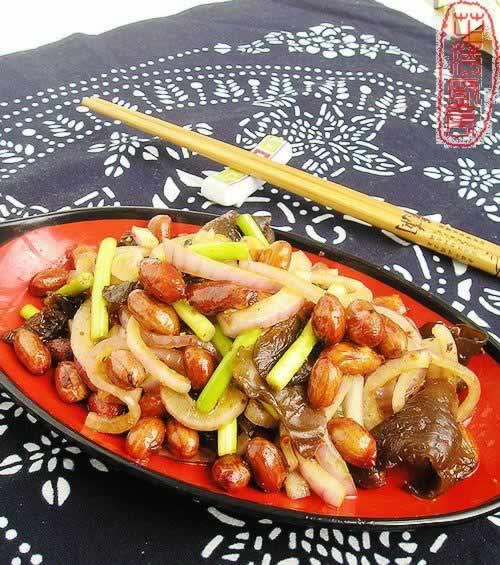 洋葱拌木耳的做法(素菜菜谱)