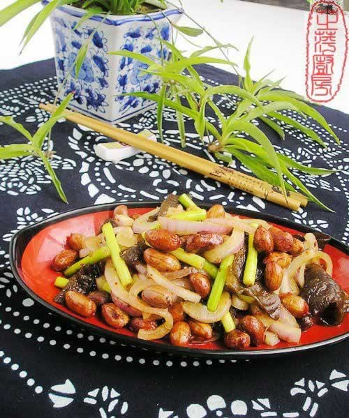 洋葱拌木耳的做法(素菜菜谱)
