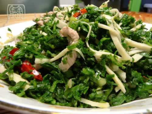 荠菜冬笋炒肉丝的做法(荤素搭配菜谱)