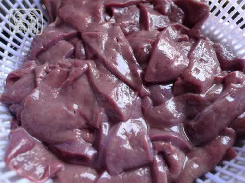 大蒜叶冬笋炒猪肝的做法(荤素搭配菜谱)