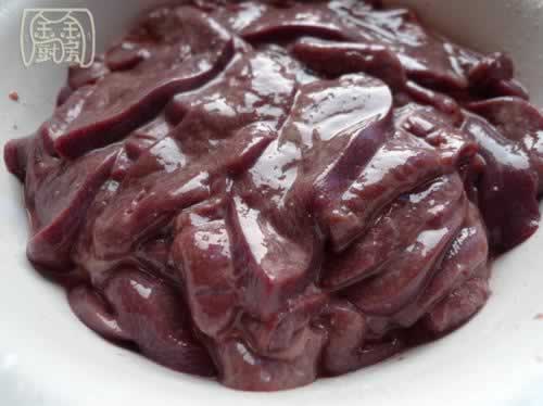 大蒜叶冬笋炒猪肝的做法(荤素搭配菜谱)