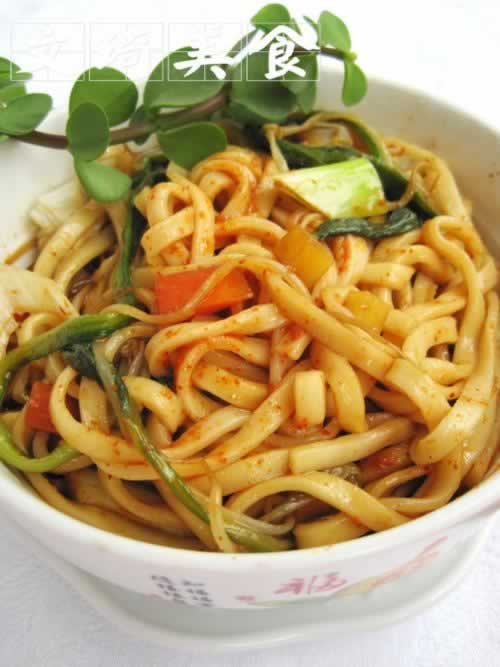 西北油泼面的做法(早餐菜谱)