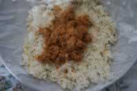 肉松饭团的做法(早餐菜谱)