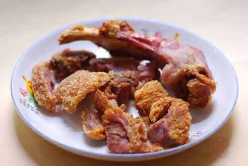 杏鲍菇炆德国咸猪手的做法(荤素搭配菜谱)