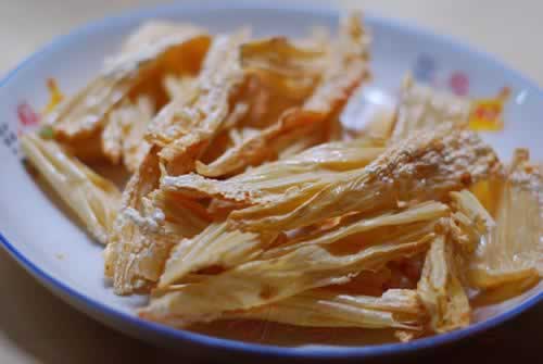 杏鲍菇炆德国咸猪手的做法(荤素搭配菜谱)