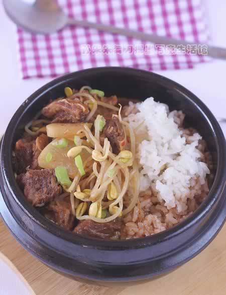 牛肉泡饭的做法(超好吃的10分钟懒人餐菜谱)