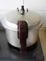 高压锅版黄豆酱炖排骨的做法(荤菜菜谱)