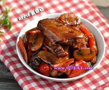 蚝油蘑菇鸡翅_蚝油蘑菇鸡翅的做法_图解蚝油蘑菇鸡翅怎么做,如何做的做法