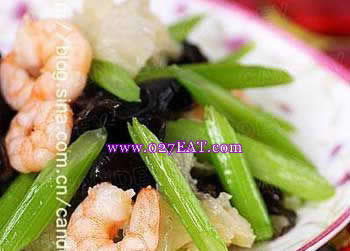 木耳芹菜炒虾仁_木耳芹菜炒虾仁的做法_图解木耳芹菜炒虾仁怎么做,如何做的做法