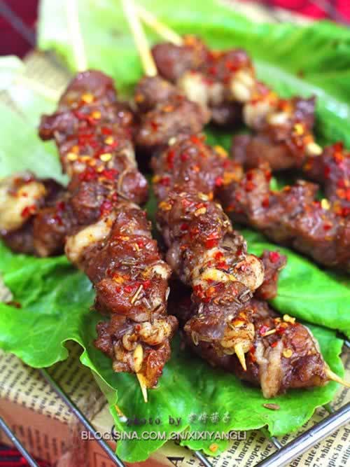 自制新疆羊肉串的做法(新疆小吃菜谱)