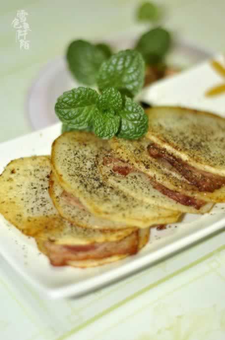 黑胡椒培根土豆的做法(荤素搭配菜谱)