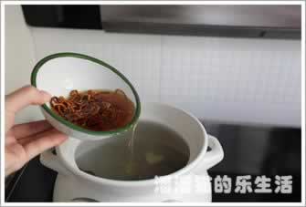 虫草花淮山煲鸽子的做法(家庭食疗菜谱)