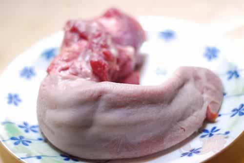 丝瓜炒猪舌根的做法(荤素搭配菜谱)