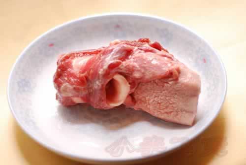 丝瓜炒猪舌根的做法(荤素搭配菜谱)