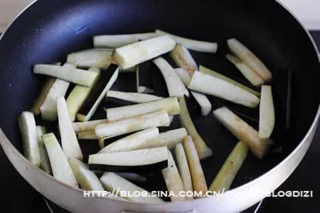 基围虾烧茄子的做法(便当菜谱)